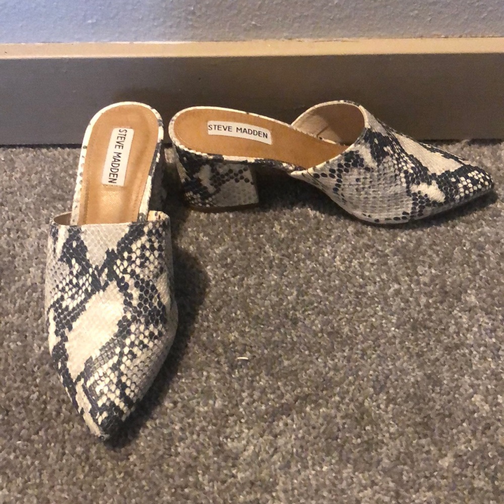 Snake skin mule